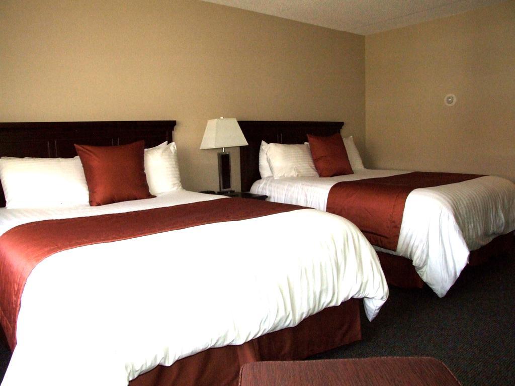 Lakeland Inn Hotel Cold Lake Bagian luar foto