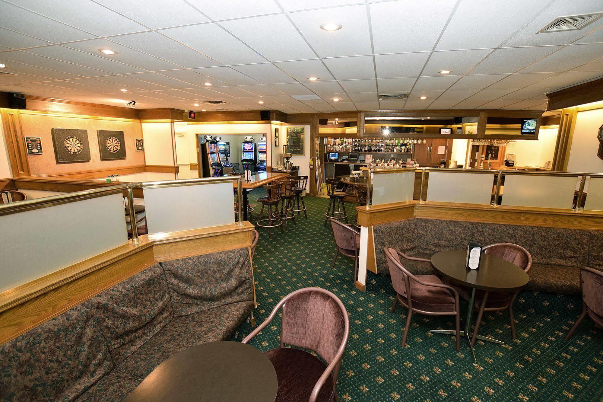 Lakeland Inn Hotel Cold Lake Bagian luar foto