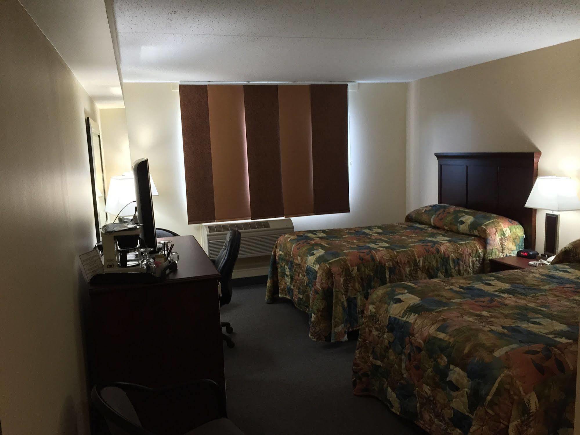 Lakeland Inn Hotel Cold Lake Bagian luar foto